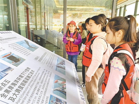 小记者打卡黄茅海跨海通道。