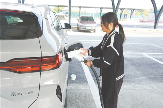 开平市将绿色发展理念融入县域发展脉络,补齐乡镇公共服务短板。 开平市将绿色发展理念融入县域发展脉络,补齐乡镇公共服务短板。