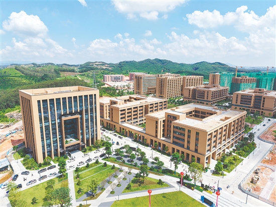 广州软件学院江门校区鸟瞰图。