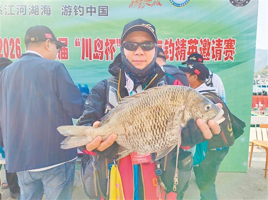 海钓高手晒自己的收获。