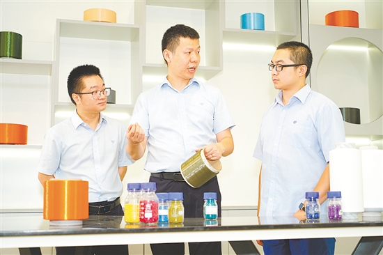 谌继宗，广东恒申美达新材料股份公司产品研发中心材料研究主管，他参与完成了包括国家“十三五”重大项目在内的多个国家及省市科研项目，开发共聚尼龙、抗菌、抗静电等功能性锦纶纤维产品，获授权专利28项。