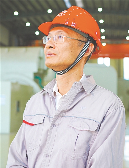 李志忠，新会双水发电（B厂）有限公司技术管理分部主任，他参与为完善深茂铁路建设安全条件而实施的220千伏双银线路迁改工程，完成B厂首期143千瓦光伏发电项目建设和投运工作，为国家节能减排、环保减碳事业添能增效。