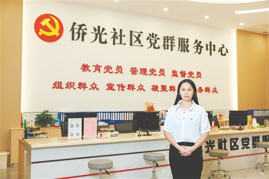 李娟娟（女），台山市台城街道侨光社区党总支部书记、居委会主任，中共党员，她常深入街头巷尾倾听民意，创新打造“楼事会议事长廊”，整合资源提供公益课堂、红色驿站等服务，探索“以服务养服务”的可持续模式反哺社区。