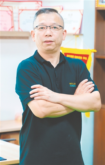 罗敏，开平金牌洁具有限公司品管部经理，他带领团队不断提高自主创新能力，在工程技术研究中心组建省级研究中心，产出11项新产品、3项新工艺累计创收9.01亿元，开发50余款定制产品，五年实现销售额3.5亿元。