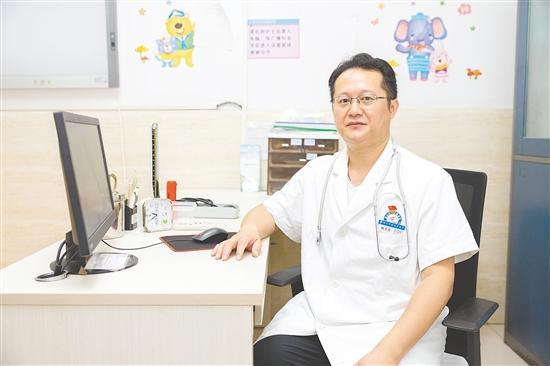 赖光涛，鹤山市妇幼保健院新生儿科主任，中共党员，他在援疆期间协助第三师总医院儿科建立“危重儿童及新生儿救治中心”和“兵团临床重点专科”，获评“优秀援疆卫生健康工作者”。