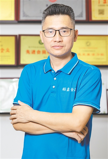 吴有坤，广东稻鑫食品有限公司经理，中共党员，他深耕恩平特色米制品产业，攻克保鲜难题，让传统美味突破时效限制，用创新满足消费者多元需求，破解了传统濑粉发展瓶颈。他以匠心守初心，铸就品质标杆。