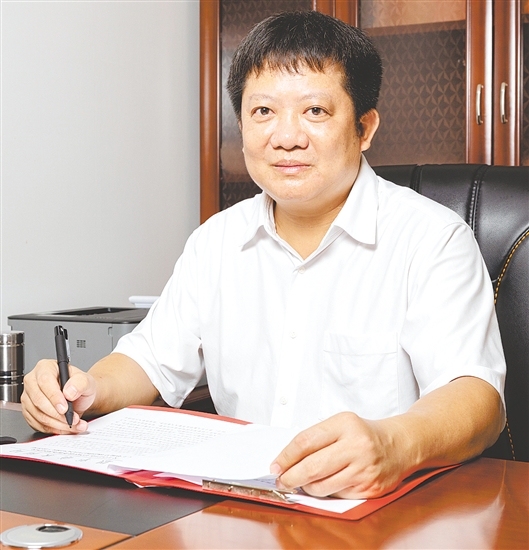 郑伟峰，恩平市水利局党组书记、局长，中共党员，他推动恩平市成为广东省集体林权制度改革5个先行探索县（市）之一；推进全省首个国家数字孪生灌区试点项目西坑水库灌区建设，树立行业标杆。