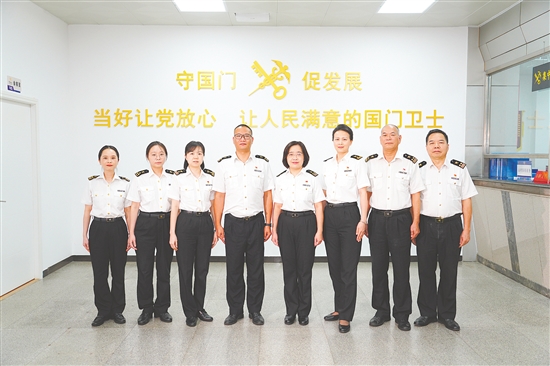 江门海关所属高沙海关集中审核三科在全国首创“企业集团加工贸易管理”模式，攻克“企业保税料件跨区域调拨”全国性难题，被海关总署向全国推广，惠及全国近100家集团的400家企业，助企降本增效超30亿元。