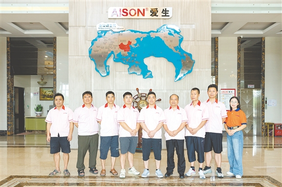 台山市爱生电器有限公司家电工程部秉持“匠心筑品质，创新赢未来”的理念，建立了产品开发、模具生产和产品试验实验室，在技术研发、项目攻坚、团队建设等方面屡创佳绩，为公司发展注入强劲动力。