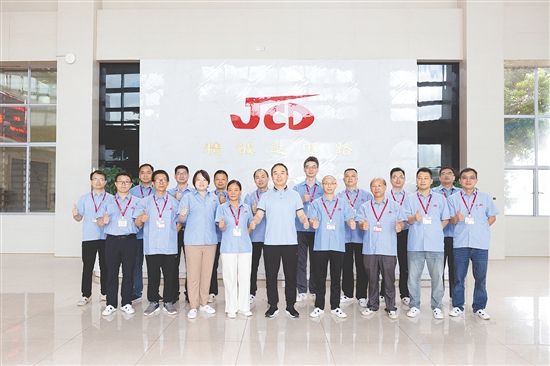 台山市精诚达电路有限公司是一家集柔性线路板（FPC）生产与FPC元器件组装于一体的专业制造商，在国内行业中居前三的领先地位；近年申请专利60多项；获国家高新技术企业、国家绿色工厂、博士后科研工作站等多项资质。