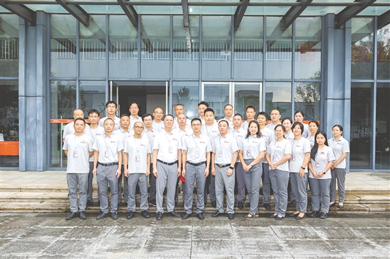 广东隆鑫机车有限公司是国家级高新技术企业、中国摩托车行业骨干企业，专注于摩托车整车及发动机研发生产，2024年营收17.74亿元，纳税突破7000万元，为区域经济发展和外贸增长作出重要贡献。