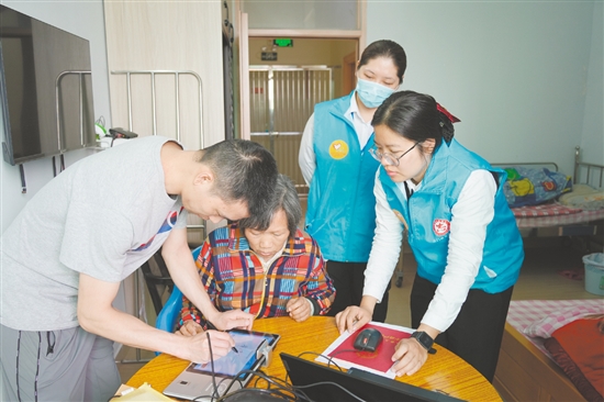 开平市推动政务服务从“能办”向“好办、易办、智办、暖办”跃升，正是“文明让生活更美好”的鲜活实践。