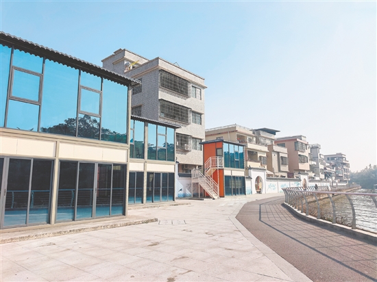 天马村积极配合小鸟天堂水系综合治理工程,同时规划建设河滨生态码头、观鸟步行街等项目,让“观鸟经济”的红利惠及更多村民。 天马村积极配合小鸟天堂水系综合治理工程,同时规划建设河滨生态码头、观鸟步行街等项目,让“观鸟经济”的红利惠及更多村民。