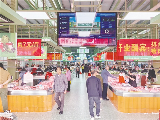 汶村中心市场内干净整洁,分区明确,引入智慧系统,让消费安全看得见。 汶村中心市场内干净整洁,分区明确,引入智慧系统,让消费安全看得见。