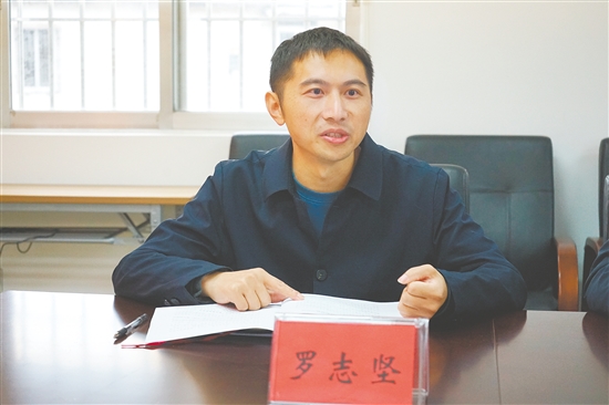 市社科联社科普及部四级主任科员罗志坚