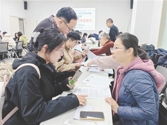 鹤山一中教育集团赴东北师范大学开展进校园专场招聘活动。 鹤山一中教育集团赴东北师范大学开展进校园专场招聘活动。