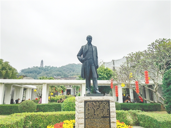 新会区精心打造特色主题旅游线路,梁启超故居文旅名片效应凸显,吸引各地游客慕名到访。 新会区精心打造特色主题旅游线路,梁启超故居文旅名片效应凸显,吸引各地游客慕名到访。