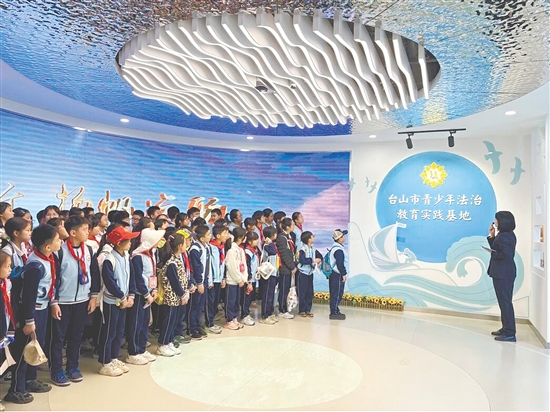 “场馆里的思政课”实践活动坚持“知行合一、馆校联动”理念，推动思政教育从课堂讲授向实践体验延伸。