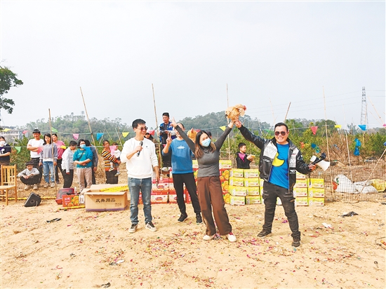 东成镇某沃柑种植场在果园内开展乡村游园活动。 东成镇某沃柑种植场在果园内开展乡村游园活动。