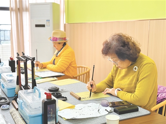 三合镇凭借优质资源吸引不少“候鸟一族”前来旅居。 三合镇凭借优质资源吸引不少“候鸟一族”前来旅居。