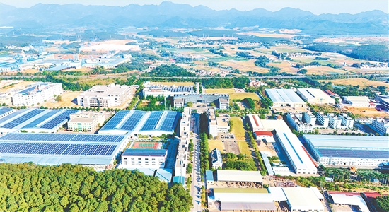 冲蒌镇坚持制造业当家,科学规划千亩园区,聚焦新一代信息技术、先进材料等龙头产业,打造好红岭工业园区产业发展平台。 冲蒌镇坚持制造业当家,科学规划千亩园区,聚焦新一代信息技术、先进材料等龙头产业,打造好红岭工业园区产业发展平台。