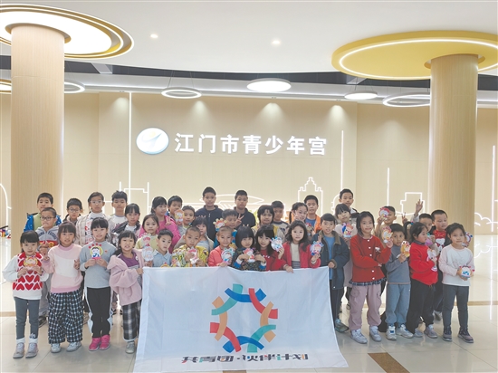 团市委联合全市各级团组织广泛开办“共青团·伙伴计划”爱心托管班。 团市委联合全市各级团组织广泛开办“共青团·伙伴计划”爱心托管班。