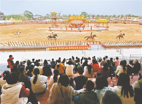 江门古劳水乡旅游区紧扣马年主题,推出大型马战实景剧。 江门古劳水乡旅游区紧扣马年主题,推出大型马战实景剧。