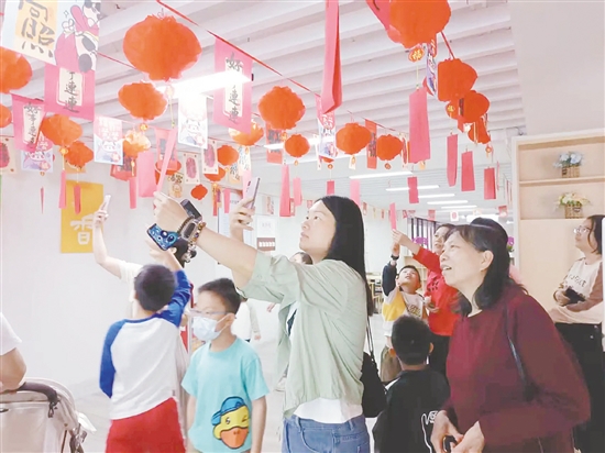 开平市博物馆在大堂“粤书吧”举办“元宵趣谜会