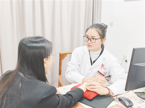 邓淑文擅长内科常见病的治疗。