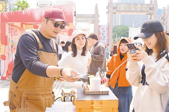 第四届侨都咖啡节点燃市民消费热情。 第四届侨都咖啡节点燃市民消费热情。