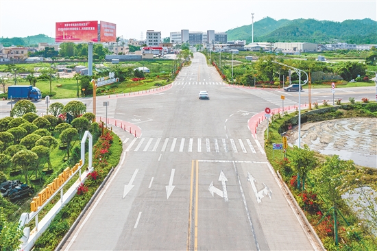 都斛镇主入口是一处集交通便利、文化展示和休闲娱乐于一体的综合性出入口，也是连通江门新会、珠海的重要交通枢纽。