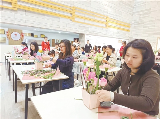 活动以花艺为载体,引导女性发现美、创造美、传播美。 活动以花艺为载体,引导女性发现美、创造美、传播美。