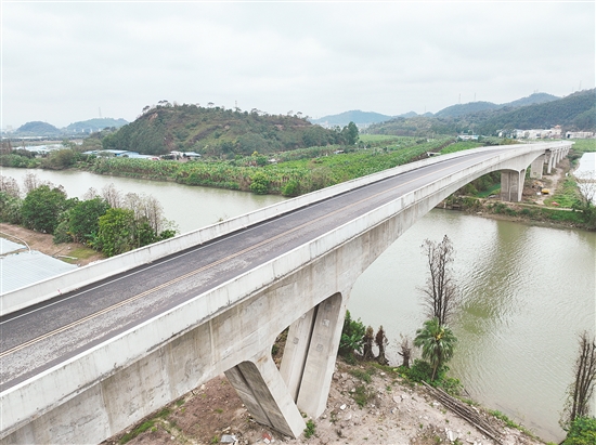 大桥通车后，新马单村迈上发展新起点。
