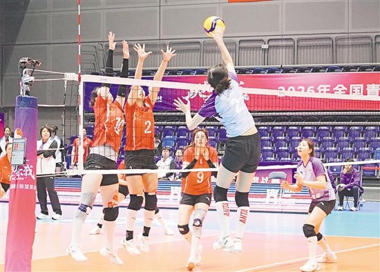 排球女将们为观众献上了精彩的比赛。