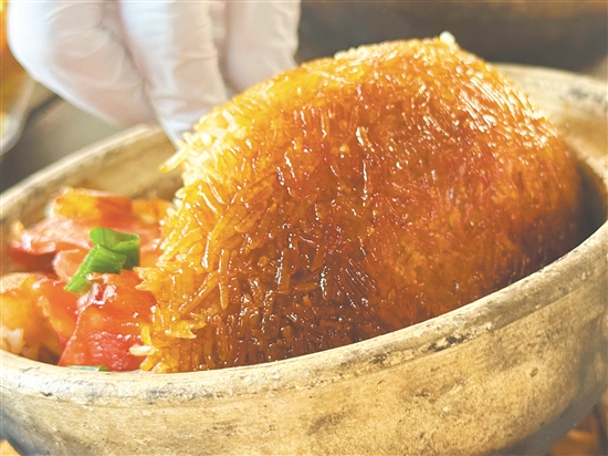 锅巴是柴火煲仔饭的灵魂。 锅巴是柴火煲仔饭的灵魂。