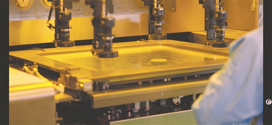 全合精密生产线上,施工机械正在有序作业。 全合精密生产线上,施工机械正在有序作业。