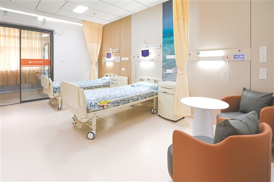 温馨雅致的病房环境。 温馨雅致的病房环境。