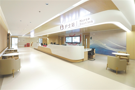 宽敞明亮的护士站。 宽敞明亮的护士站。