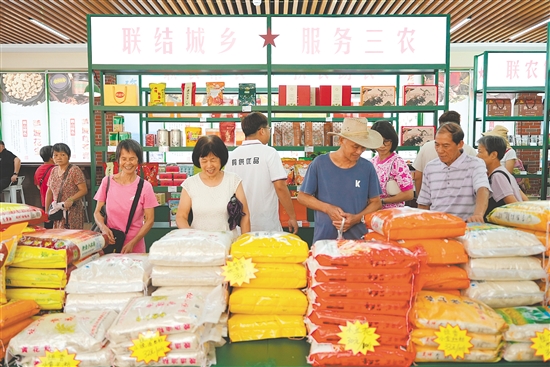 鹤山市供销合作联社将持续做强“鹤山优品”品牌,推动品牌年销售额突破1000万元。 鹤山市供销合作联社将持续做强“鹤山优品”品牌,推动品牌年销售额突破1000万元。