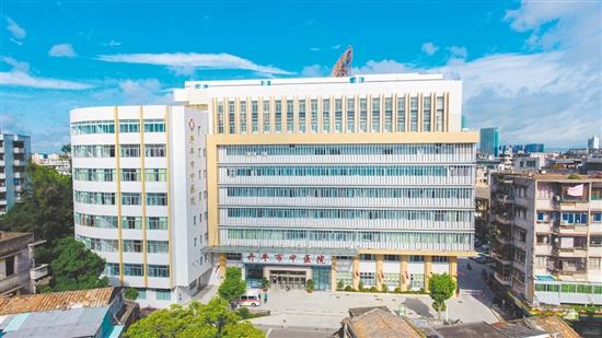 开平市中医院成为邓铁涛“铁肩担道，仁心仁术”精神的宣传与发扬阵地。