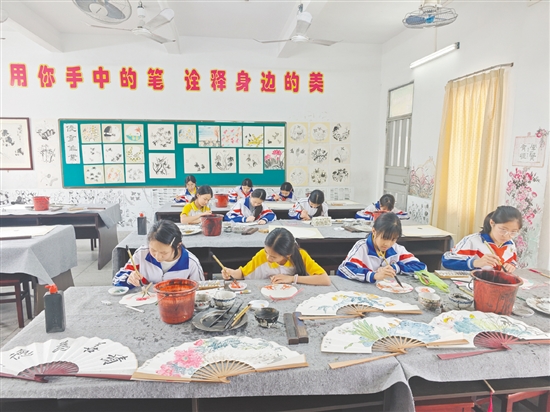 特沙小学水之韵艺社扎实开展艺术特色教育。
