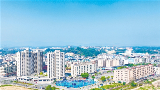 今年，桃源镇将坚持实体经济为本，以稳步向工业中心镇迈进为目标，积极壮大实体经济，扎实推进制造业当家“一把手”工程。