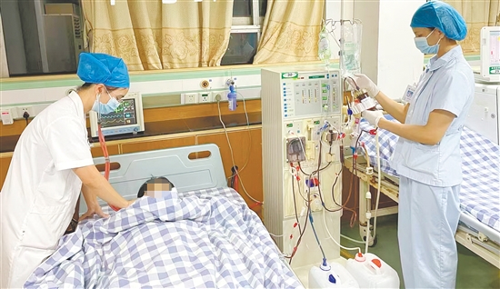 经过专业救治,患者脱离生命危险,病情好转出院。 经过专业救治,患者脱离生命危险,病情好转出院。