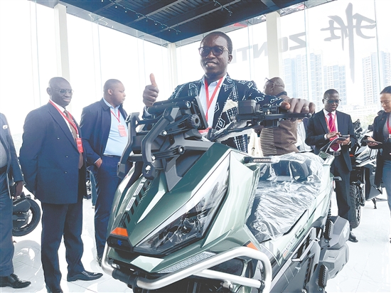 今年3月初，来自塞内加尔、坦桑尼亚等10个非洲国家驻穗总领事馆的总领事及代表走进江门参观考察，点赞了江门的摩托车产业。朱磊磊