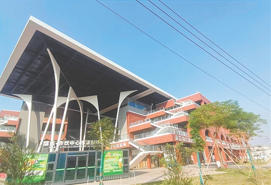 赤坎镇邻里中心(中心市场)工程建成投用,完善了城镇功能,便利了群众生活。 赤坎镇邻里中心(中心市场)工程建成投用,完善了城镇功能,便利了群众生活。