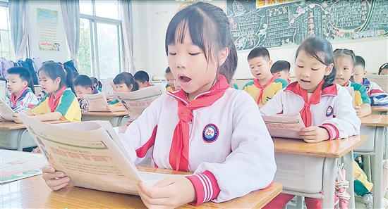 “开口读”活动得到了学生们的广泛喜爱。 “开口读”活动得到了学生们的广泛喜爱。