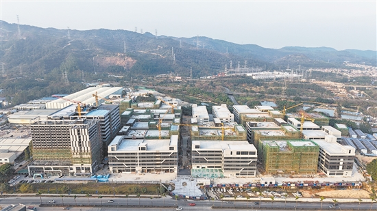 万洋项目打造适配制造业中小微企业的高标准厂房及配套设施,聚焦的摩托车零部件等领域与杜阮镇产业方向高度契合。 万洋项目打造适配制造业中小微企业的高标准厂房及配套设施,聚焦的摩托车零部件等领域与杜阮镇产业方向高度契合。