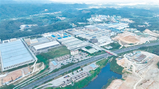 聚焦园区提质、精准招商、项目服务等举措，龙口镇全力推进产业振兴。