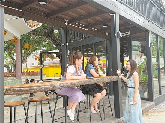 恩平市圣堂镇水塘村“初心咖啡屋”成为年轻人的“打卡点”,自2月开业以来,累计实现营业额15万元。 恩平市圣堂镇水塘村“初心咖啡屋”成为年轻人的“打卡点”,自2月开业以来,累计实现营业额15万元。