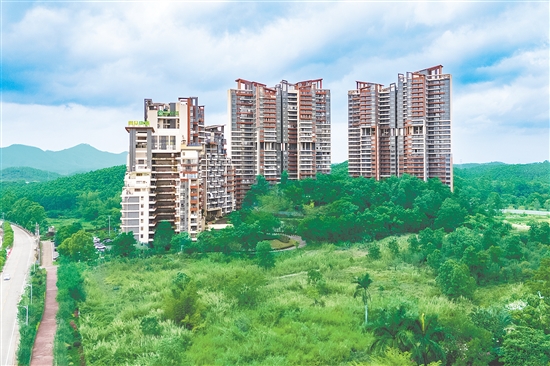 利众康城旅居康养建设项目计划总投资18亿元，主要建设5000张养老床位，配套长者生活娱乐区、康复理疗区、空中泳池、休闲农场等。